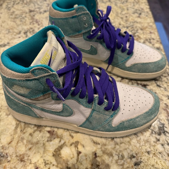 Jordan 1 high Turbo Green Grade School 6.5 - Picture 2 of 6